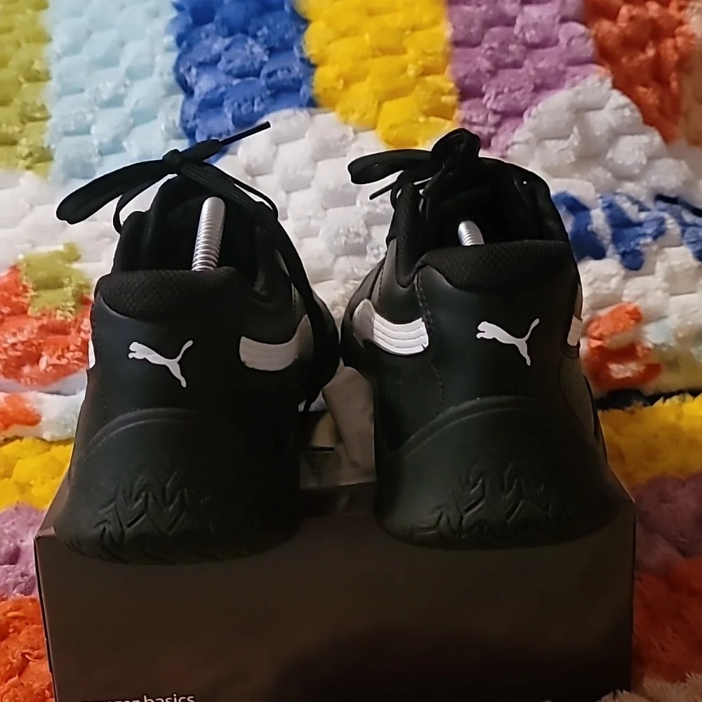 Puma DC Past Low Top Mens Casual Shoe Black White 373021-08 Size 11‎ Like New!